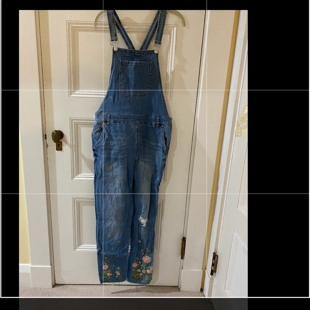 Forever 21 embroidered overalls